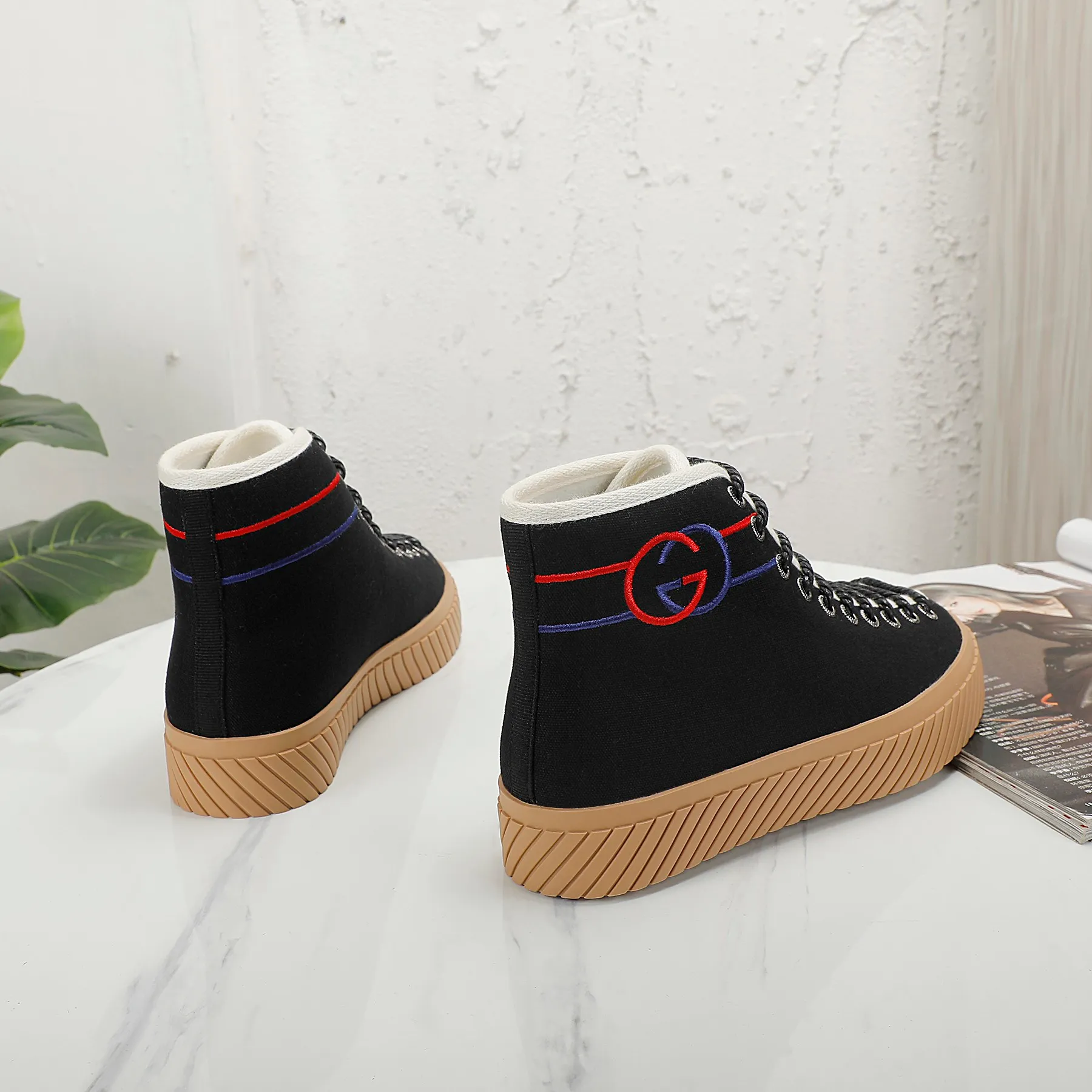 Men 👟👟Ex-factory price 440👟👟 +10 GUCCI, couple style, other colors also available, you can also place an order with pictures